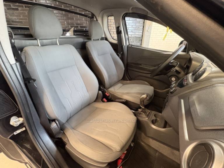 CHEVROLET - MONTANA - 2013/2013 - Preta - R$ 43.900,00