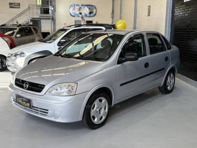 CHEVROLET - CORSA - 2003/2004 - Prata - R$ 19.900,00