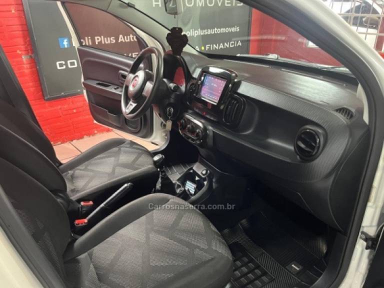 FIAT - MOBI - 2017/2018 - Branca - R$ 45.900,00