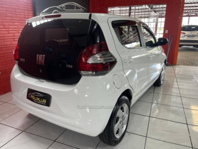 FIAT - MOBI - 2017/2018 - Branca - R$ 45.900,00