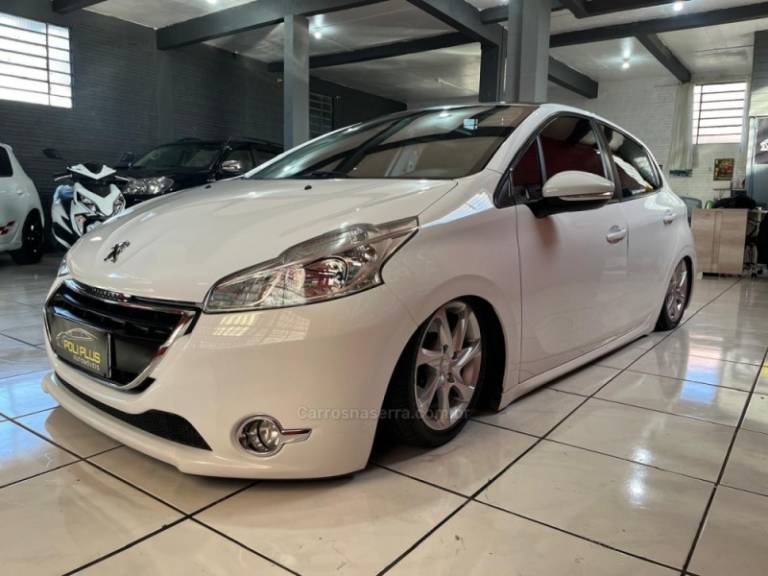 PEUGEOT - 208 - 2014/2015 - Branca - R$ 44.900,00