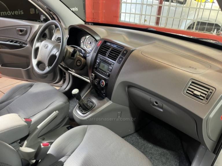 HYUNDAI - TUCSON - 2010/2010 - Prata - R$ 44.900,00