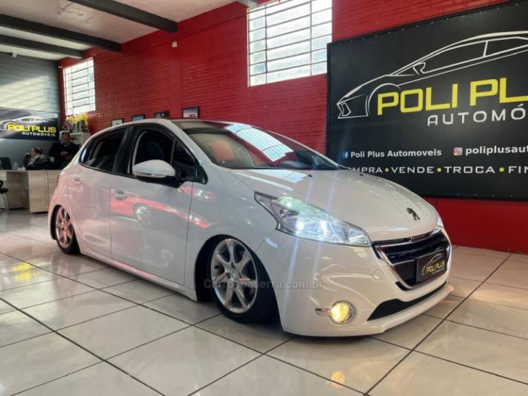 PEUGEOT - 208 - 2014/2015 - Branca - R$ 44.900,00