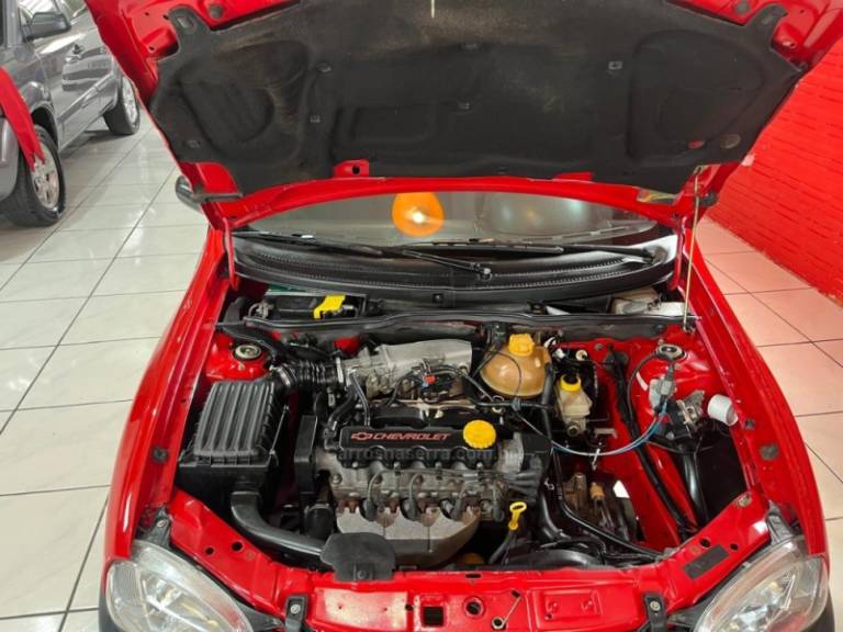 CHEVROLET - CORSA - 2000/2001 - Vermelha - R$ 29.900,00