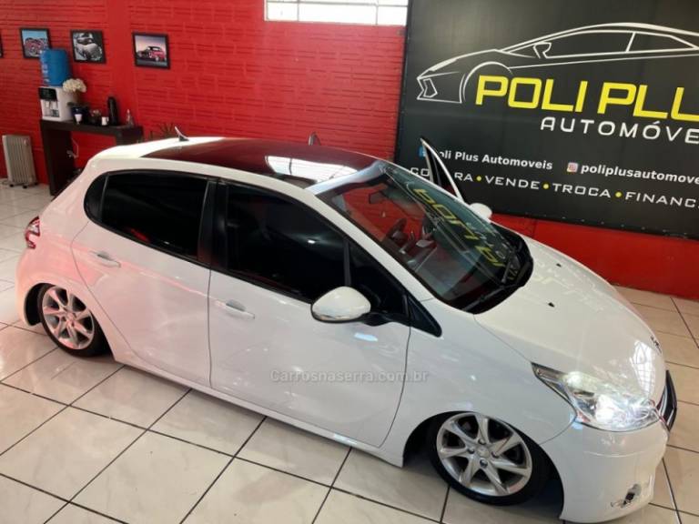 PEUGEOT - 208 - 2014/2015 - Branca - R$ 44.900,00