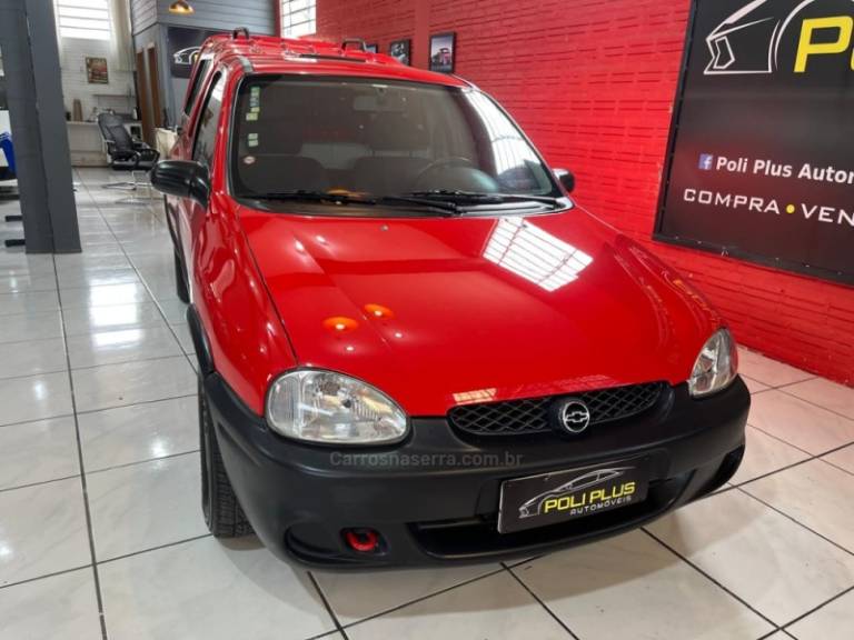 CHEVROLET - CORSA - 2000/2001 - Vermelha - R$ 29.900,00