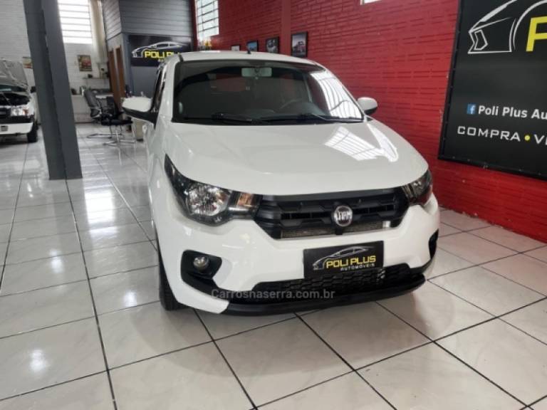FIAT - MOBI - 2017/2018 - Branca - R$ 45.900,00