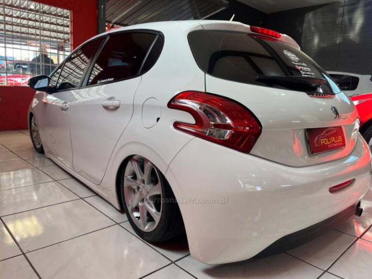 PEUGEOT - 208 - 2014/2015 - Branca - R$ 44.900,00