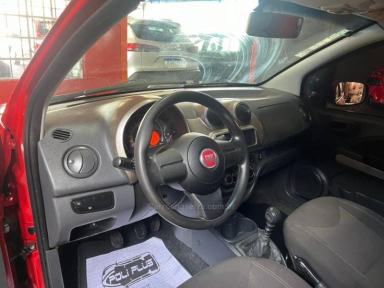 FIAT - UNO - 2013/2014 - Vermelha - R$ 36.900,00