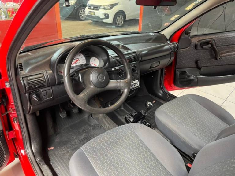 CHEVROLET - CORSA - 2000/2001 - Vermelha - R$ 29.900,00