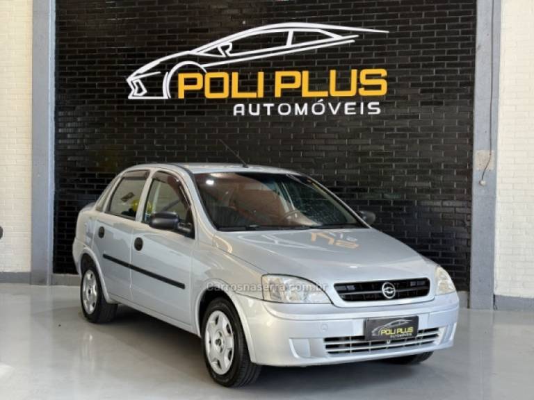 CHEVROLET - CORSA - 2003/2004 - Prata - R$ 19.900,00
