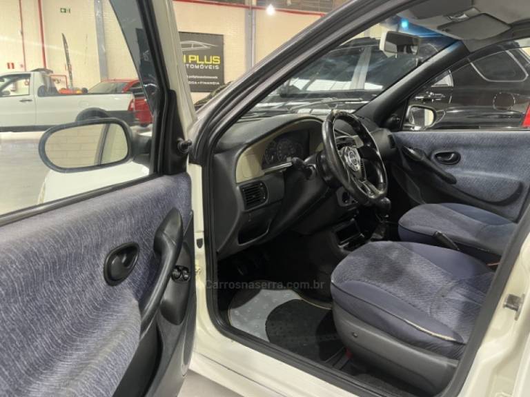 FIAT - PALIO - 2002/2002 - Branca - R$ 21.900,00
