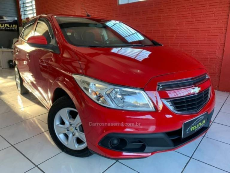 CHEVROLET - ONIX - 2013/2013 - Vermelha - R$ 43.900,00