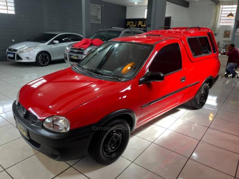 CHEVROLET - CORSA - 2000/2001 - Vermelha - R$ 29.900,00