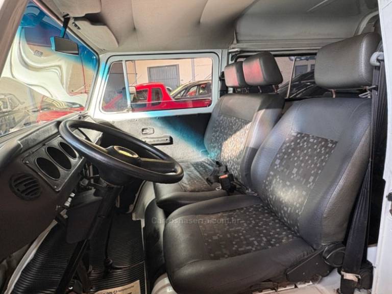 VOLKSWAGEN - KOMBI - 1999/2000 - Branca - R$ 31.900,00