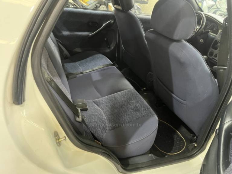 FIAT - PALIO - 2002/2002 - Branca - R$ 21.900,00