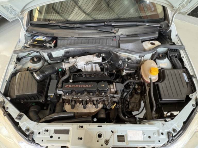 CHEVROLET - CORSA - 2003/2004 - Prata - R$ 19.900,00