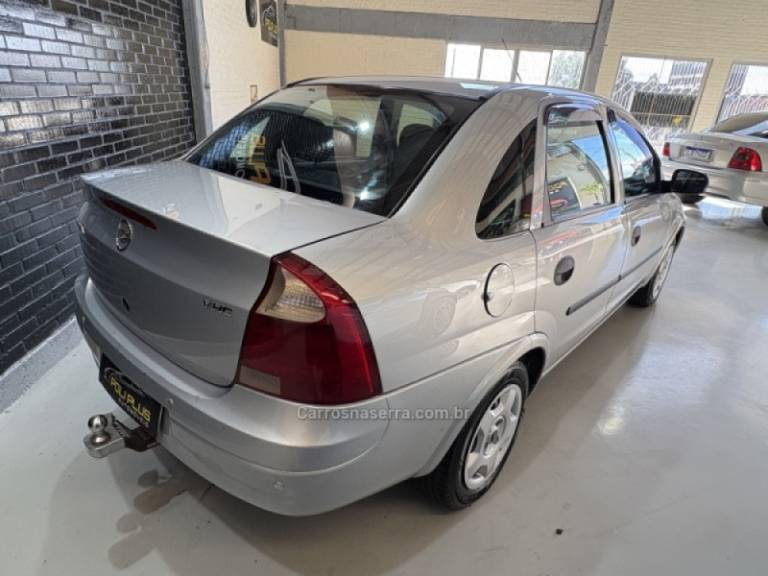 CHEVROLET - CORSA - 2003/2004 - Prata - R$ 19.900,00