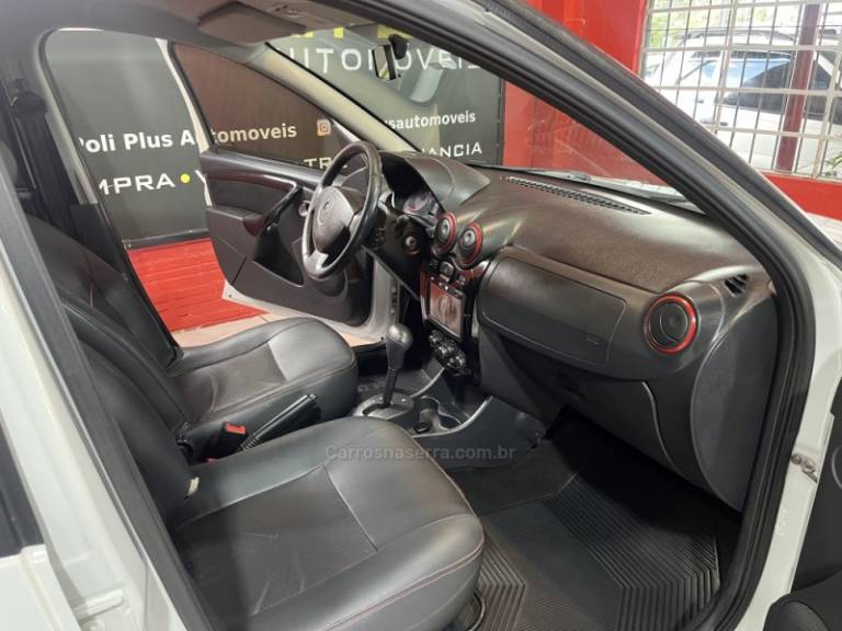 RENAULT - SANDERO - 2013/2014 - Branca - R$ 43.900,00