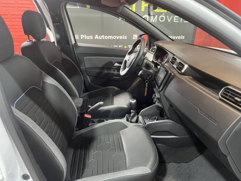 RENAULT - DUSTER - 2024/2025 - Branca - R$ 112.900,00