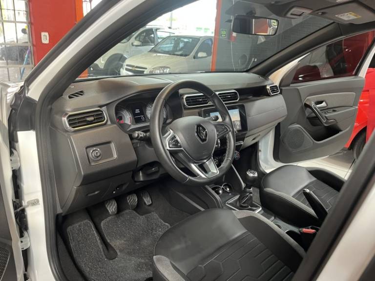 RENAULT - DUSTER - 2024/2025 - Branca - R$ 112.900,00
