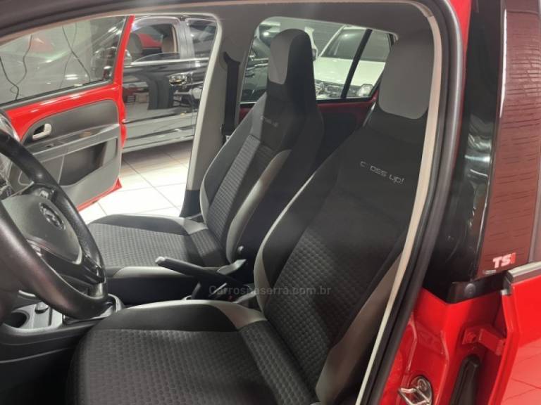 VOLKSWAGEN - UP - 2018/2019 - Vermelha - R$ 68.900,00