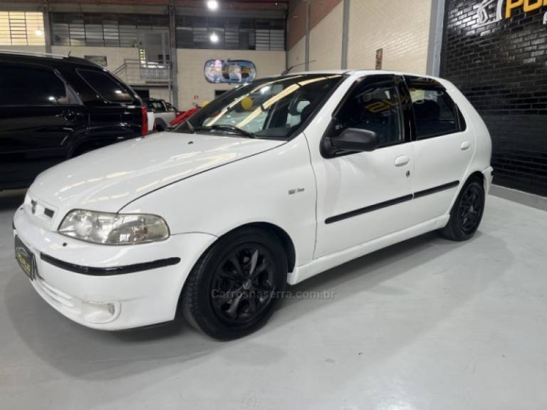 FIAT - PALIO - 2002/2002 - Branca - R$ 21.900,00