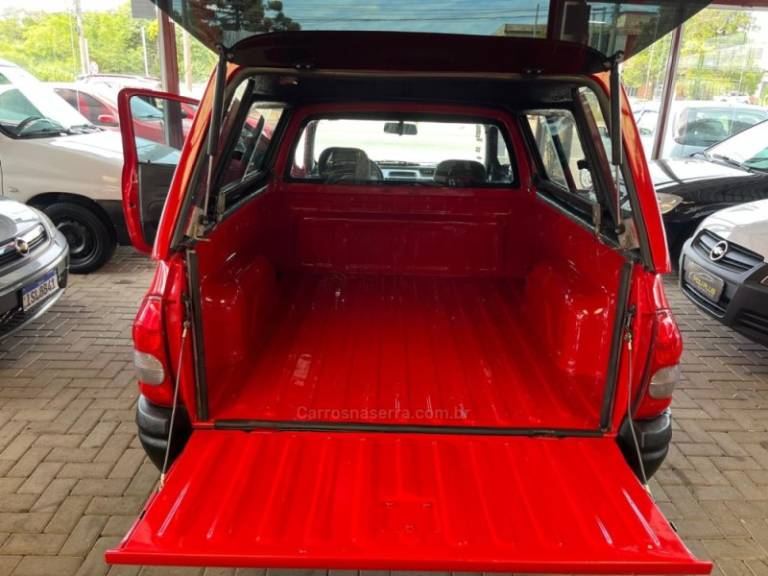 CHEVROLET - CORSA - 2000/2001 - Vermelha - R$ 29.900,00
